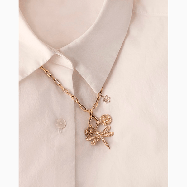 7 романтичных украшений, которые заменят вам цветочные принты этой зимой