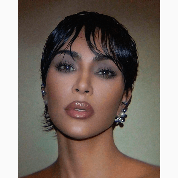 Приглушенные смоки, френч на губах, декор для ресниц и другие тренды макияжа зимы-2026