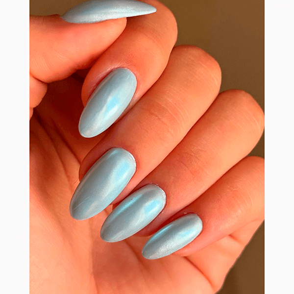 Не только для праздников: маникюр, который будет актуален всю зиму