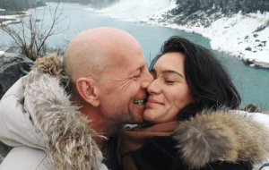 Жена Брюса Уиллиса поделилась, что актер не знает о своей болезни