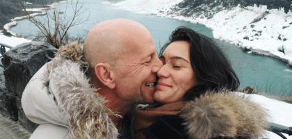 Жена Брюса Уиллиса поделилась, что актер не знает о своей болезни