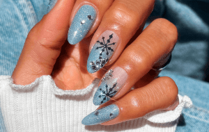 Не только для праздников: маникюр, который будет актуален всю зиму
