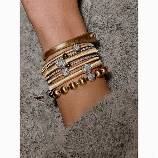 Хотите сделать ваш стиль роскошнее? Тогда носите чаще одежду в светло-сером цвете