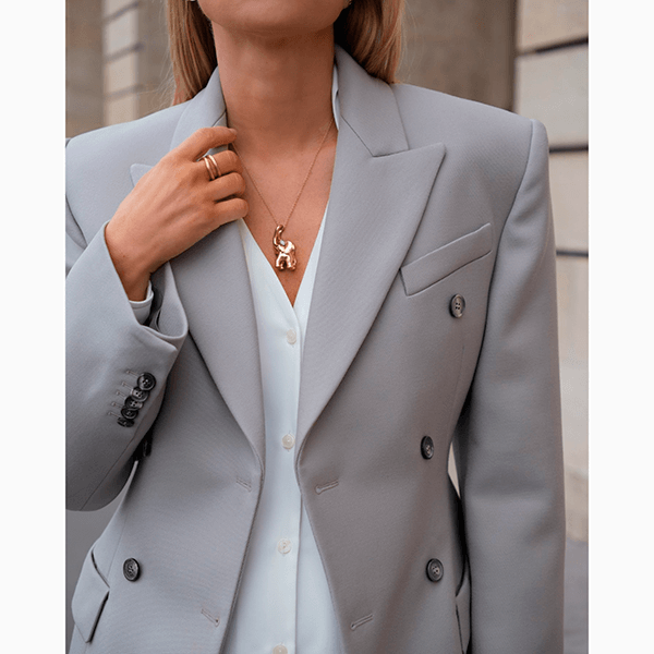 Хотите сделать ваш стиль роскошнее? Тогда носите чаще одежду в светло-сером цвете