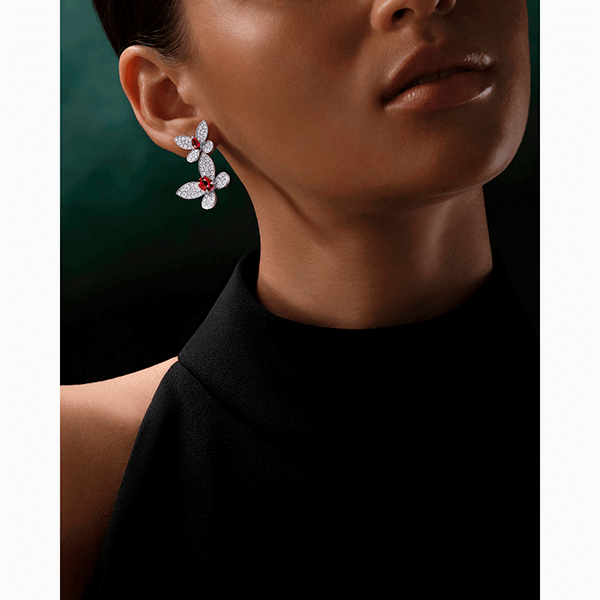 7 романтичных украшений, которые заменят вам цветочные принты этой зимой