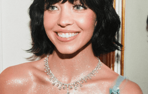 Приглушенные смоки, френч на губах, декор для ресниц и другие тренды макияжа зимы-2026