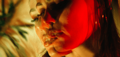 «Миленький ты мой»: какие вредные советы и модели поведения содержатся в известных песнях