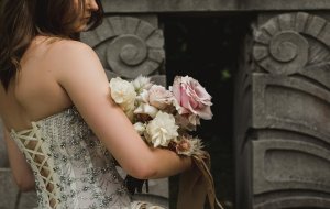 Кто такая трофейная жена и как ей становятся