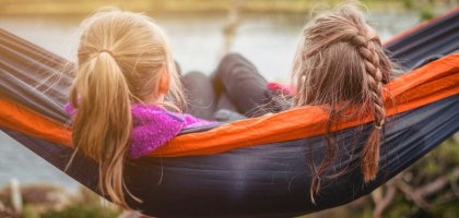 Как сблизиться со взрослой сестрой или братом, если в детстве вы не очень близки