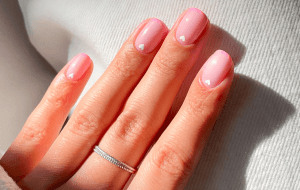 Любовь на кончиках пальцев: 10 трендовых дизайнов маникюра к 14 февраля