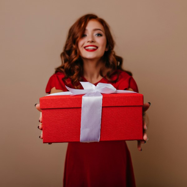 можно ли передаривать подарки