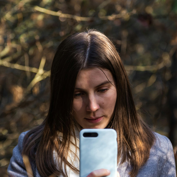 Как соцсети заставляют нас завидовать чужим отношениям