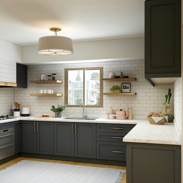 Почему открытые полки на кухне — не самое удачное решение