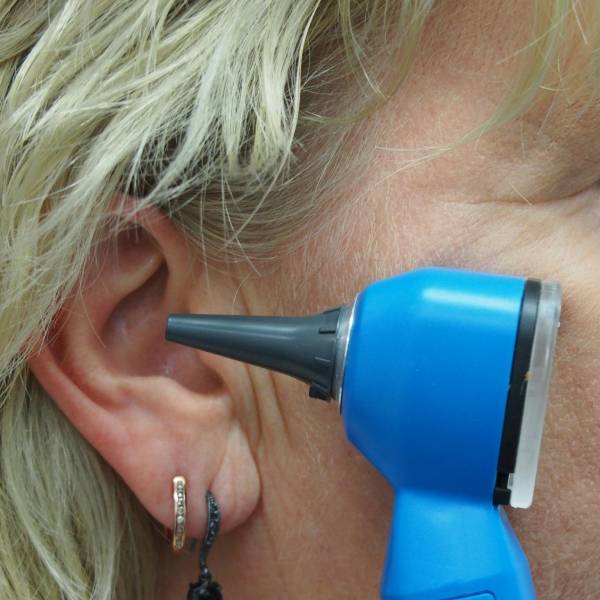 что делать если сильно заложило ухо