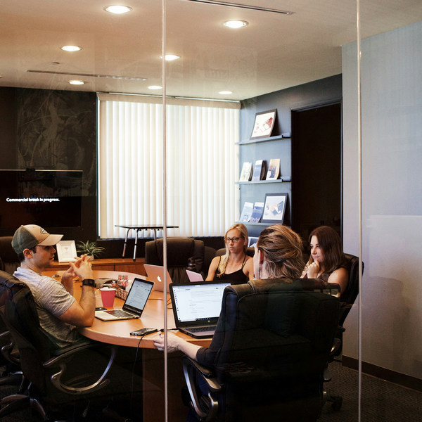 Как вести себя после повышения с коллегами, которые стали вашими подчиненными