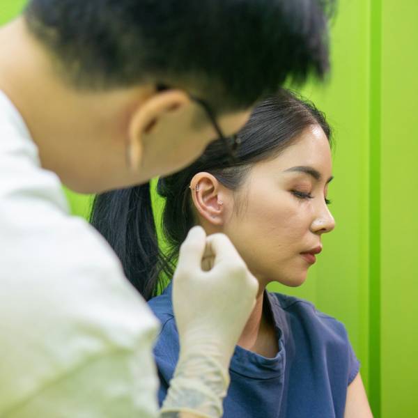 что делать если сильно заложило ухо