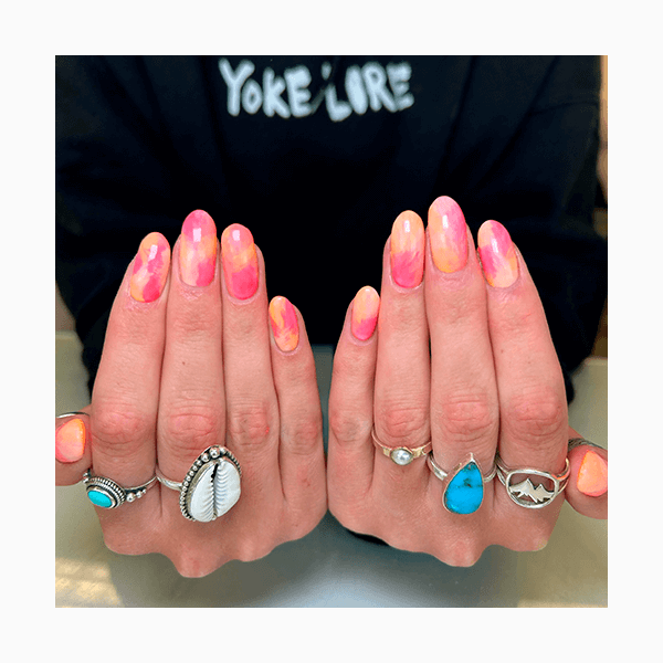 Любовь на кончиках пальцев: 10 трендовых дизайнов маникюра к 14 февраля