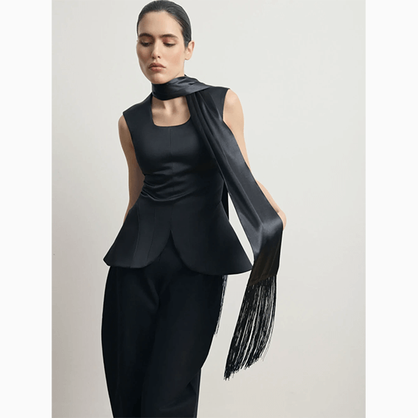 Шарф с бахромой – самый эффектный аксессуар сезона