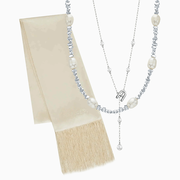 Шарф с бахромой – самый эффектный аксессуар сезона