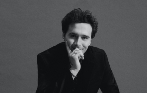 Бруклин Бекхэм хочет усыновить ребенка