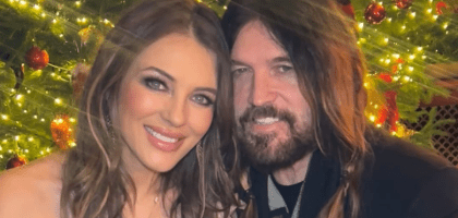 Инсайдеры поделились, что Элизабет Херли пришлось пожертвовать публичностью ради бойфренда