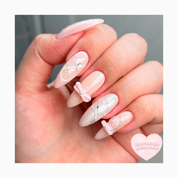 Тихая роскошь, диско-шар, темный френч и другие тренды маникюра зимы –2026