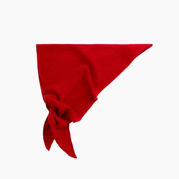 В моду снова вернулся платок как украшение на сумке или на шее