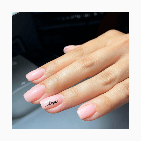 Любовь на кончиках пальцев: 10 трендовых дизайнов маникюра к 14 февраля