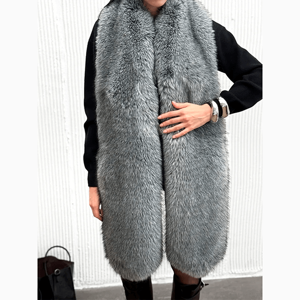 Теплые тренды: сапоги-трубы, цветные перчатки и другие вещи, которые пригодятся и в начале весны