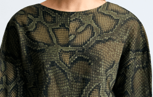 Устали от леопарда? Попробуйте змеиный принт, раз уж он снова актуален