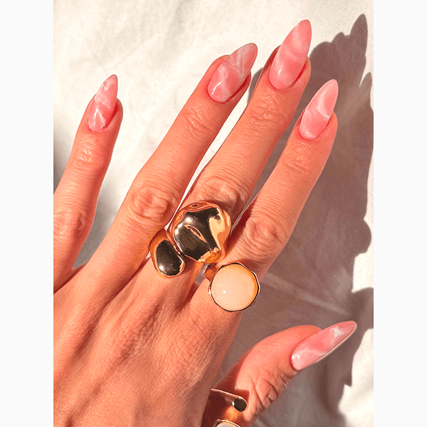 Любовь на кончиках пальцев: 10 трендовых дизайнов маникюра к 14 февраля