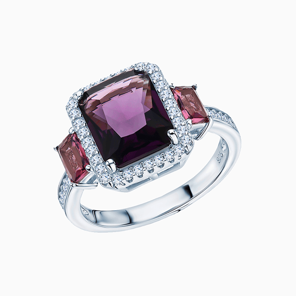 Этой зимой вам не обойтись без коктейльных колец с цветными камнями, как у Fendi