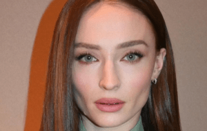 Софи Тернер заподозрили в тайной пластике на лице