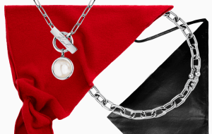 В моду снова вернулся платок как украшение на сумке или на шее