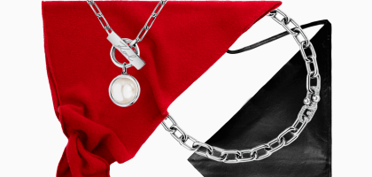 В моду снова вернулся платок как украшение на сумке или на шее