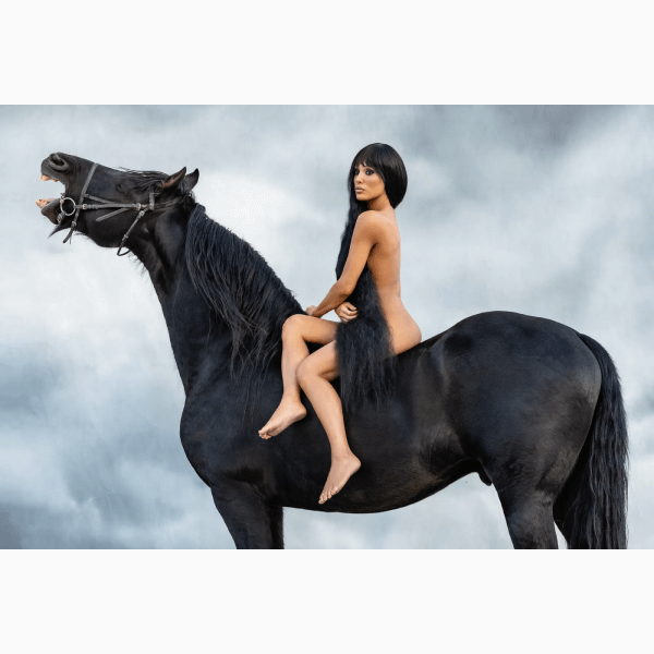 Жена Канье Уэста ответила на критику своих обнаженных образов