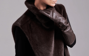 Манишки, палантины и воротники: как носить ультрамодные меховые аксессуары