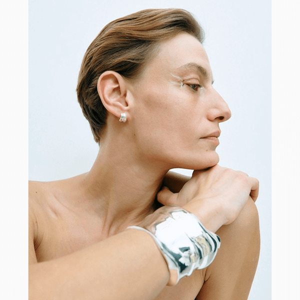 Какая косметика особенно вредна для украшений?