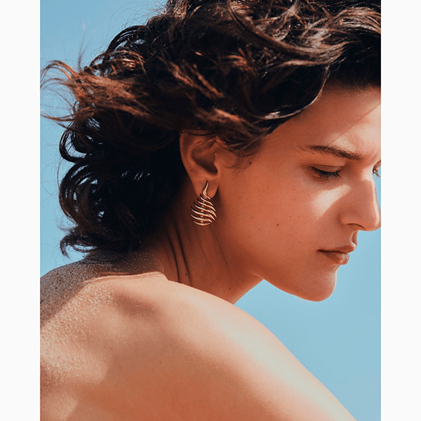 Серьги текучих, плавных форм – настоящий хит 2026 года