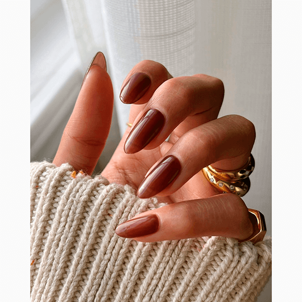 Тихая роскошь, диско-шар, темный френч и другие тренды маникюра зимы –2026