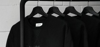 Как правильно стирать черные вещи, чтобы они не выцветали