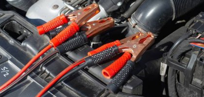 Как правильно зарядить автомобильный аккумулятор