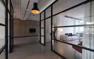 Стеклянные перегородки в квартире: плюсы и минусы