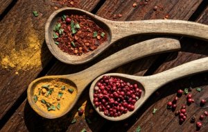 Как правильно хранить специи на кухне