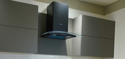 Вытяжка на кухне — встраиваемая, купольная или без отвода: что выбрать?