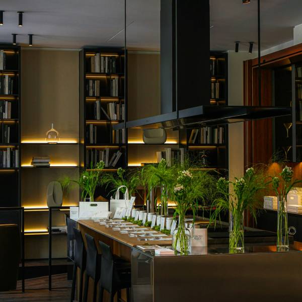 Какую вытяжку выбрать для кухни-гостиной, чтобы запахи не шли в зону отдыха