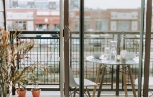 Выбираем балконное остекление: теплое, холодное или раздвижное?