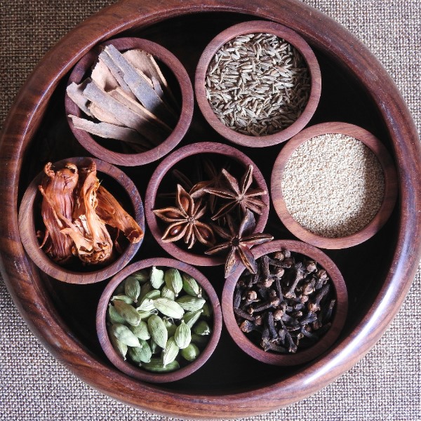 Как правильно хранить специи на кухне