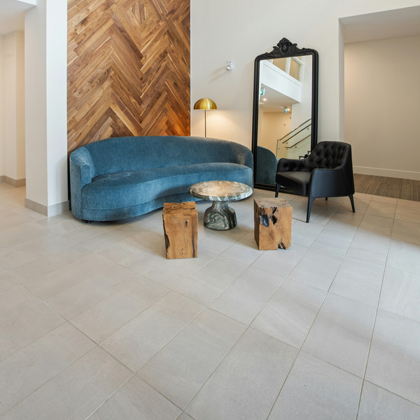 Какое напольное покрытие выбрать для прихожей