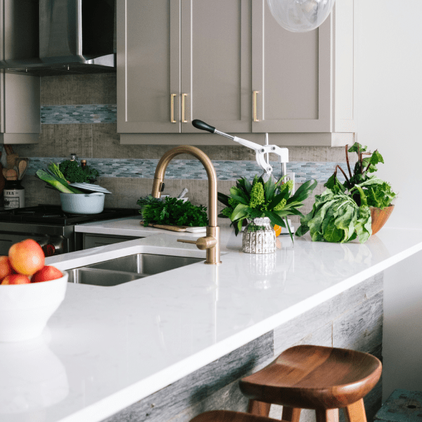 Матовая или глянцевая кухня: что практичнее для хозяйки